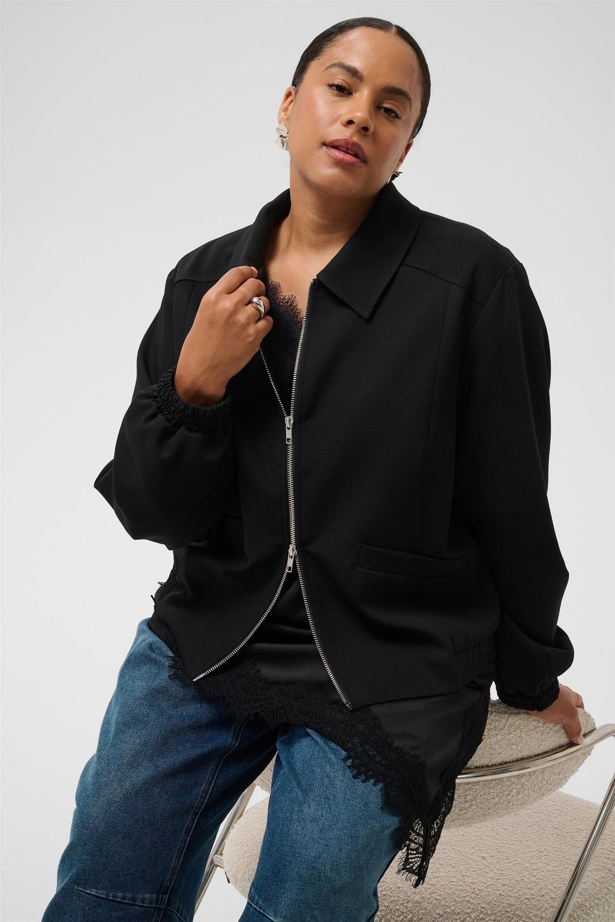 Kcsakira Jacket