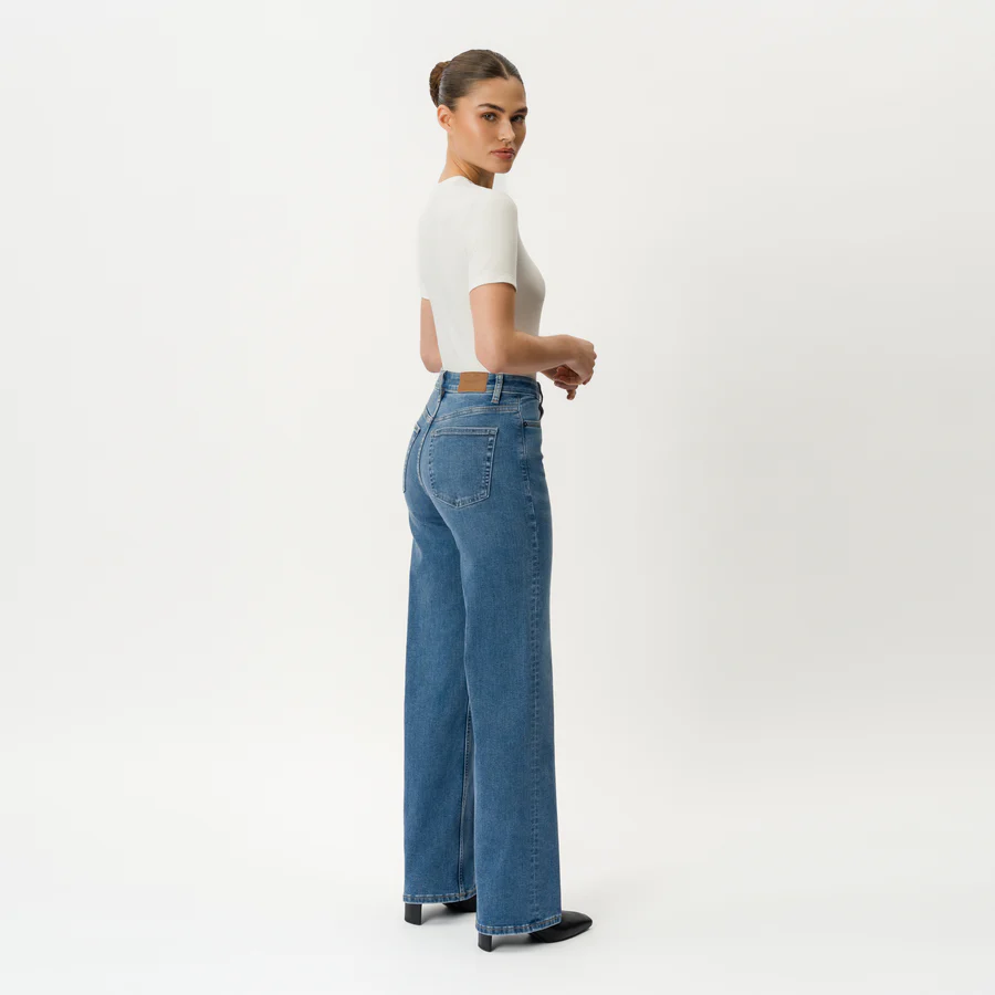 RELAXED COMFORT DENIM JEANS