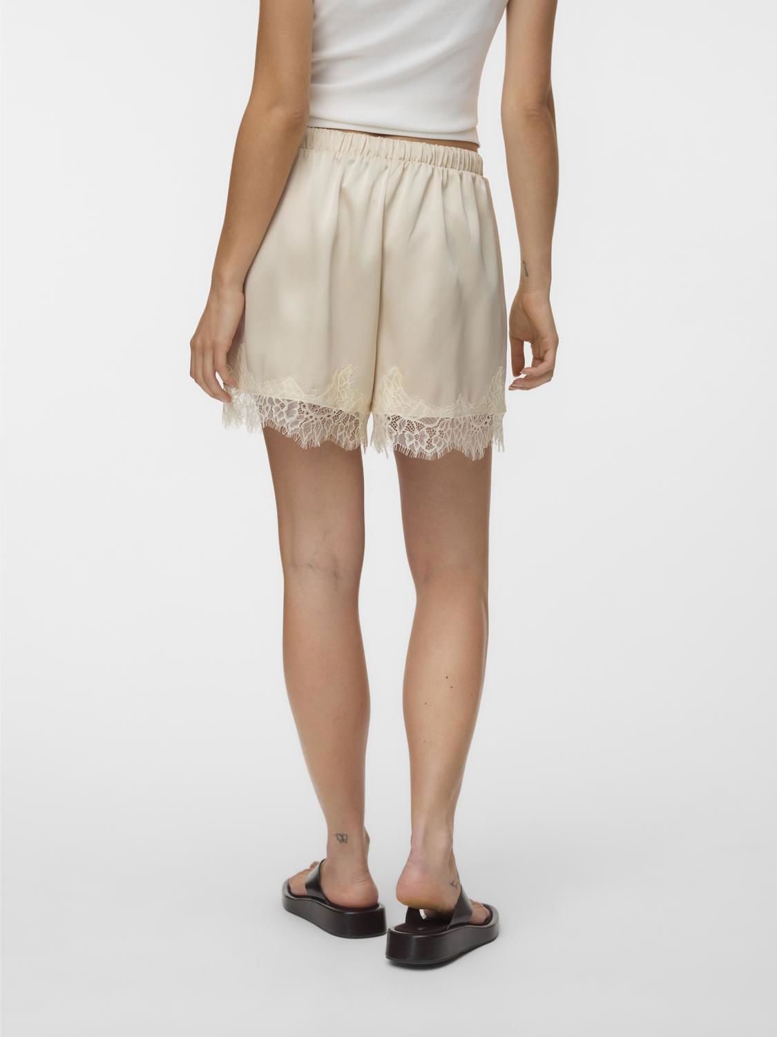 Vmnovi Lace Mw Shorts  Wvn