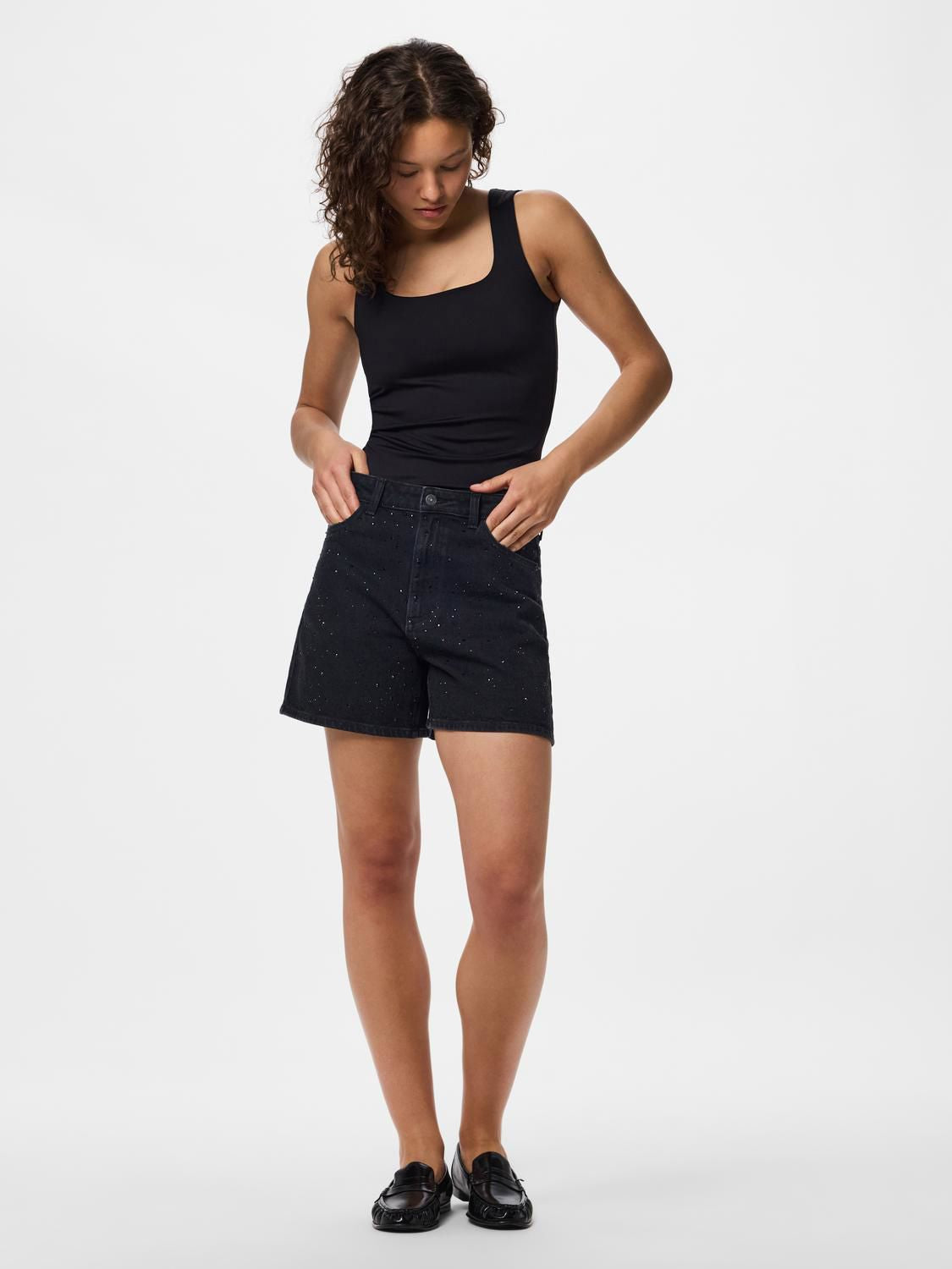 PCGABI HW RHINESTONE DENIM SHORTS BC Black Denim/black rhinestone
