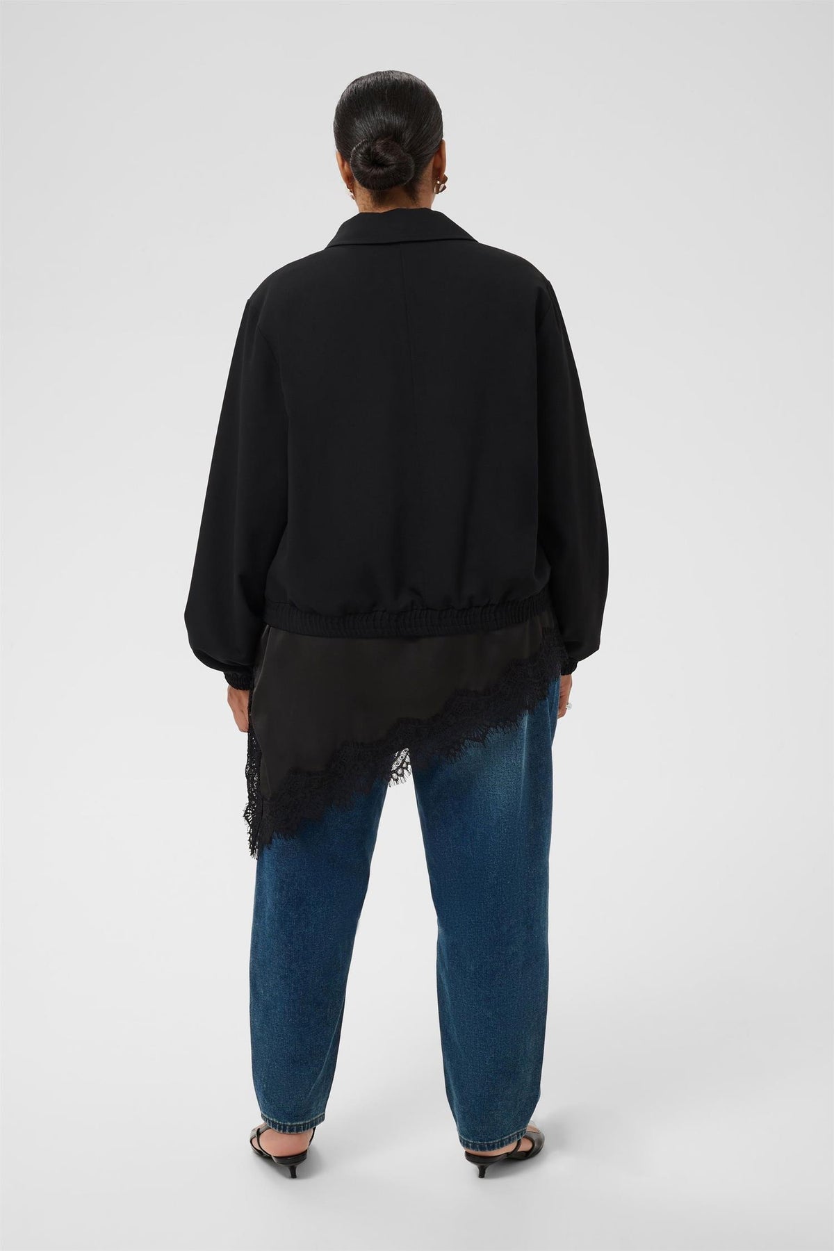 Kcsakira Jacket