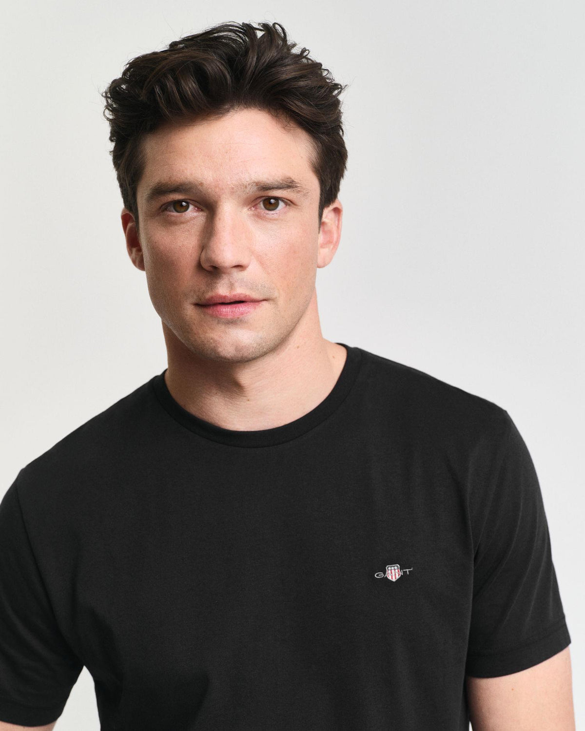 REG SHIELD SS T-SHIRT 2003184 BLACK
