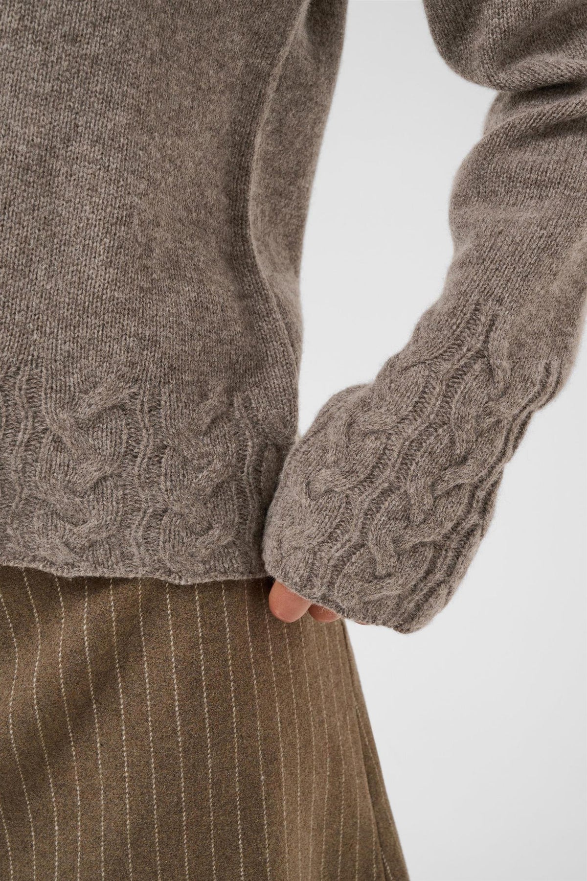 Cumonia Vneck Pullover