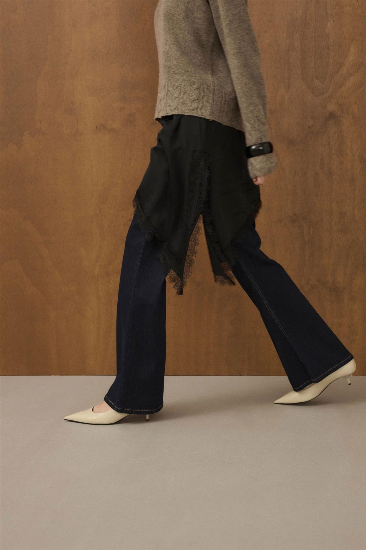 Cumonia Vneck Pullover