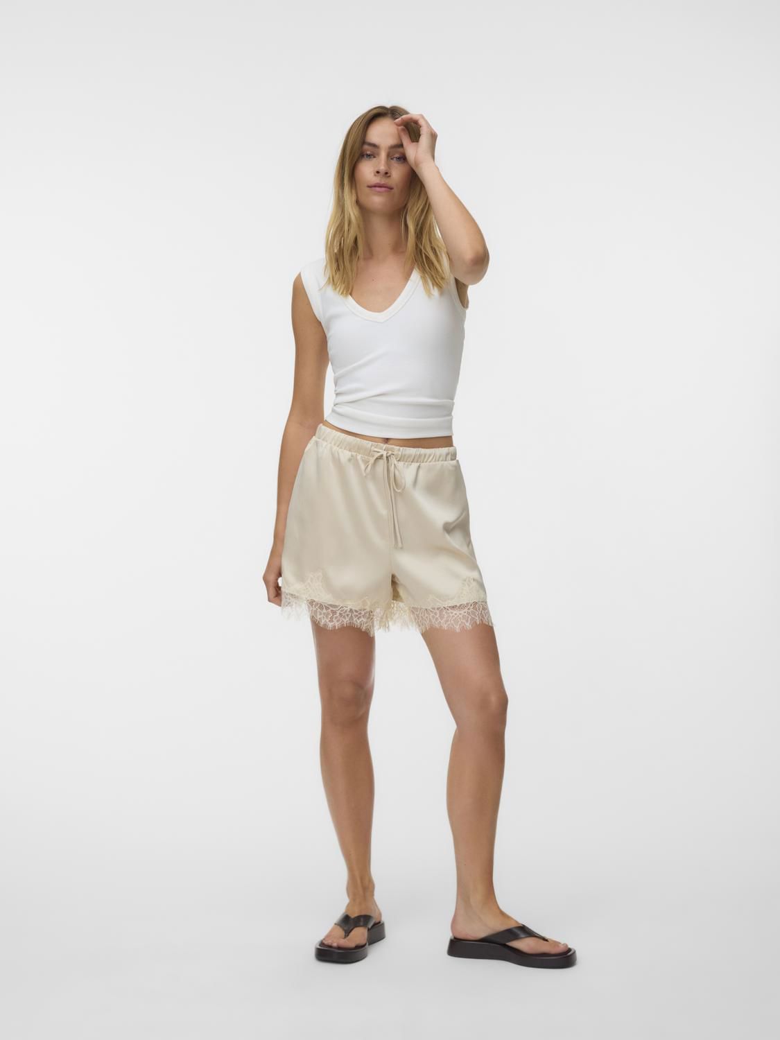 Vmnovi Lace Mw Shorts  Wvn
